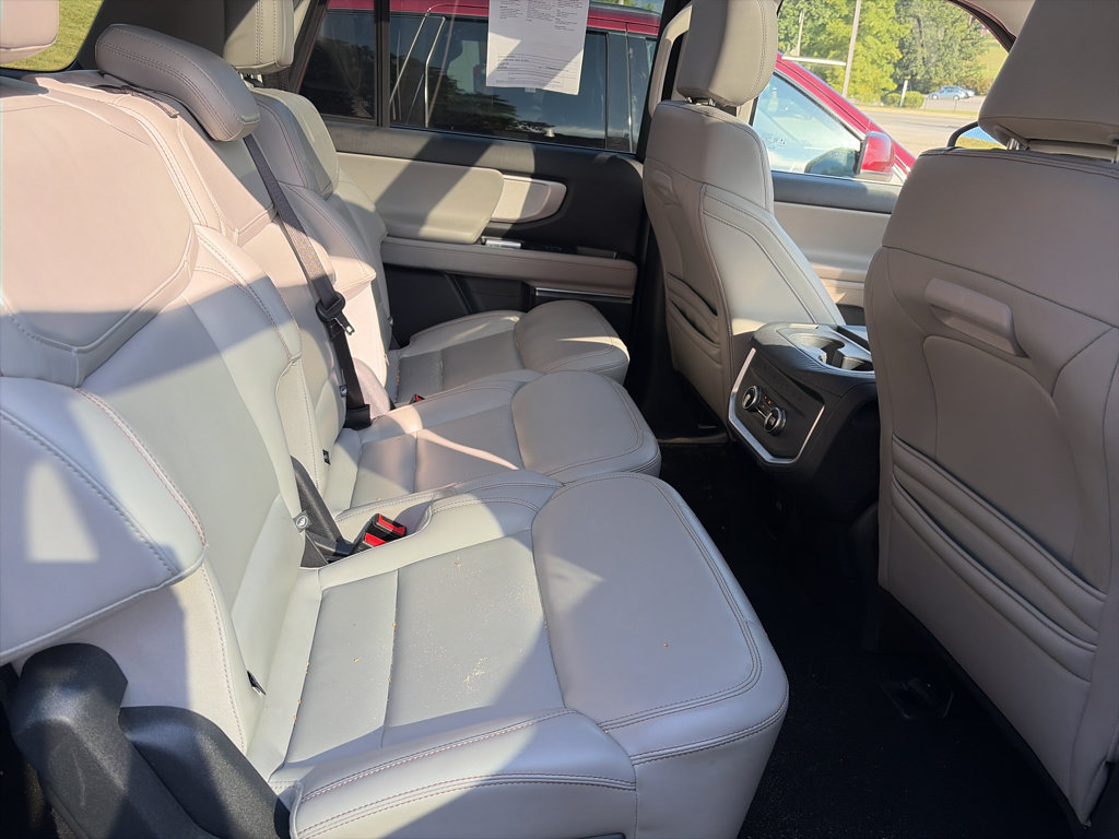 Used 2025 Ford Expedition Max Active AWD/4WD image 4