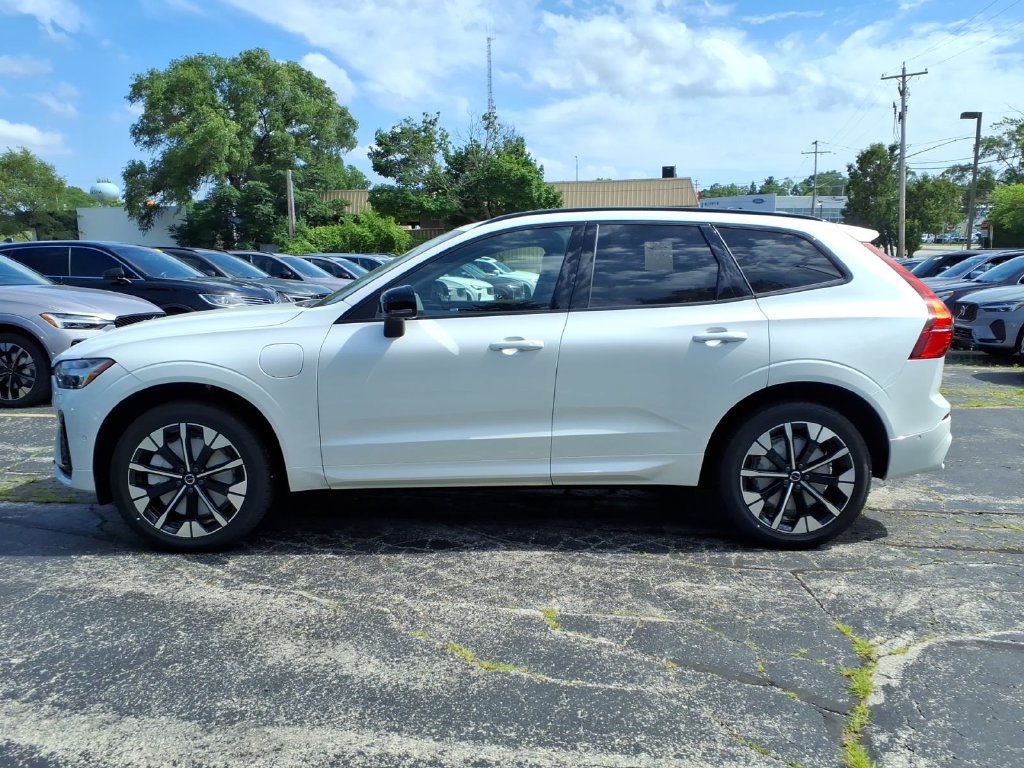 New 2026 Volvo XC60 T8 Plus w/ Climate Package AWD/4WD image 3