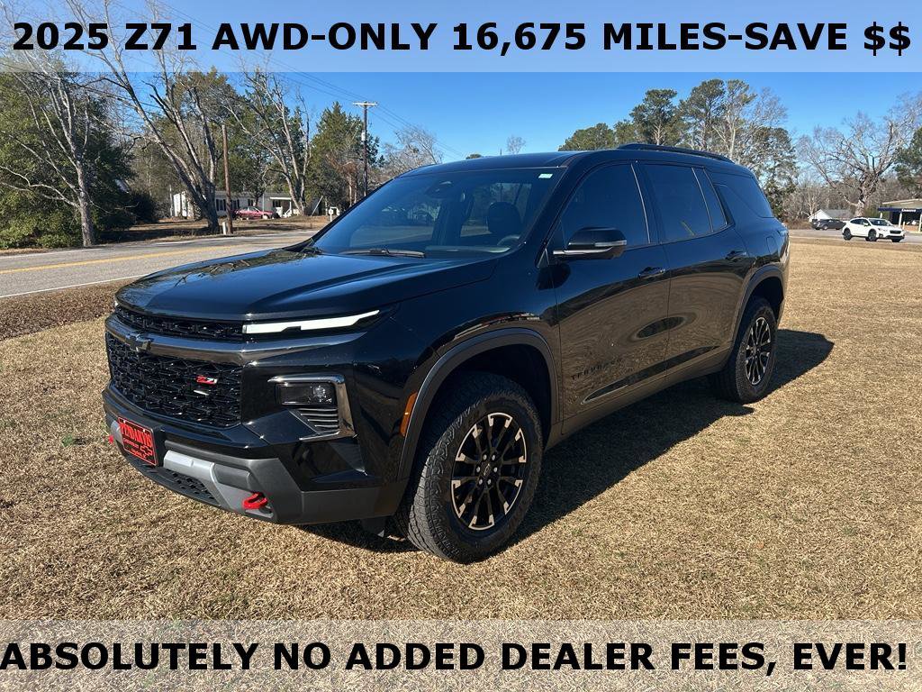 Used 2024 Chevrolet Traverse Z71 image 2