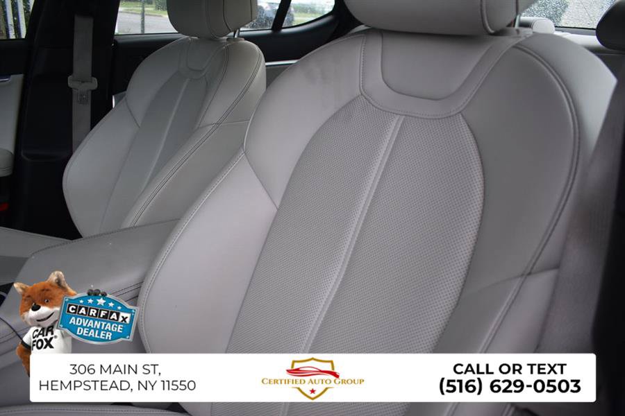 Used 2025 Genesis G70 2.5T image 11
