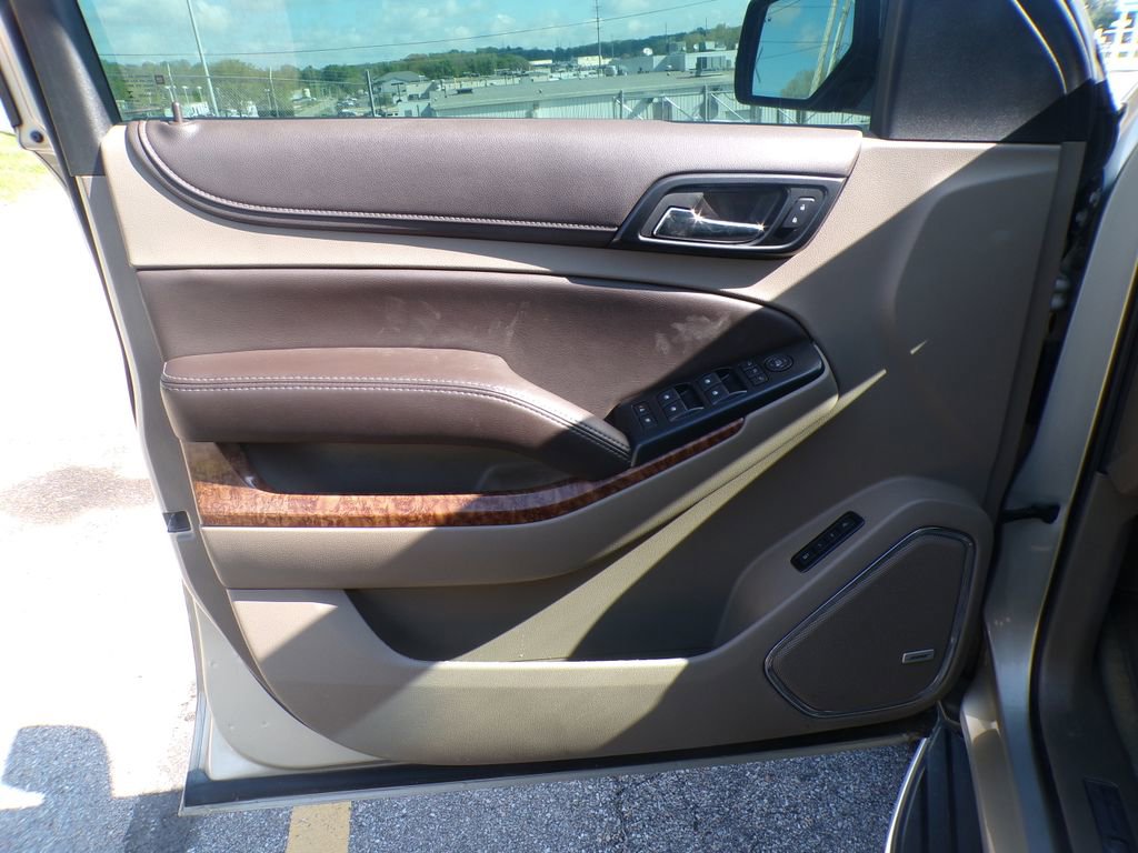 Used 2017 Chevrolet Suburban Premier AWD/4WD image 24