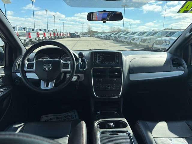 Used 2014 Dodge Grand Caravan R/T image 19