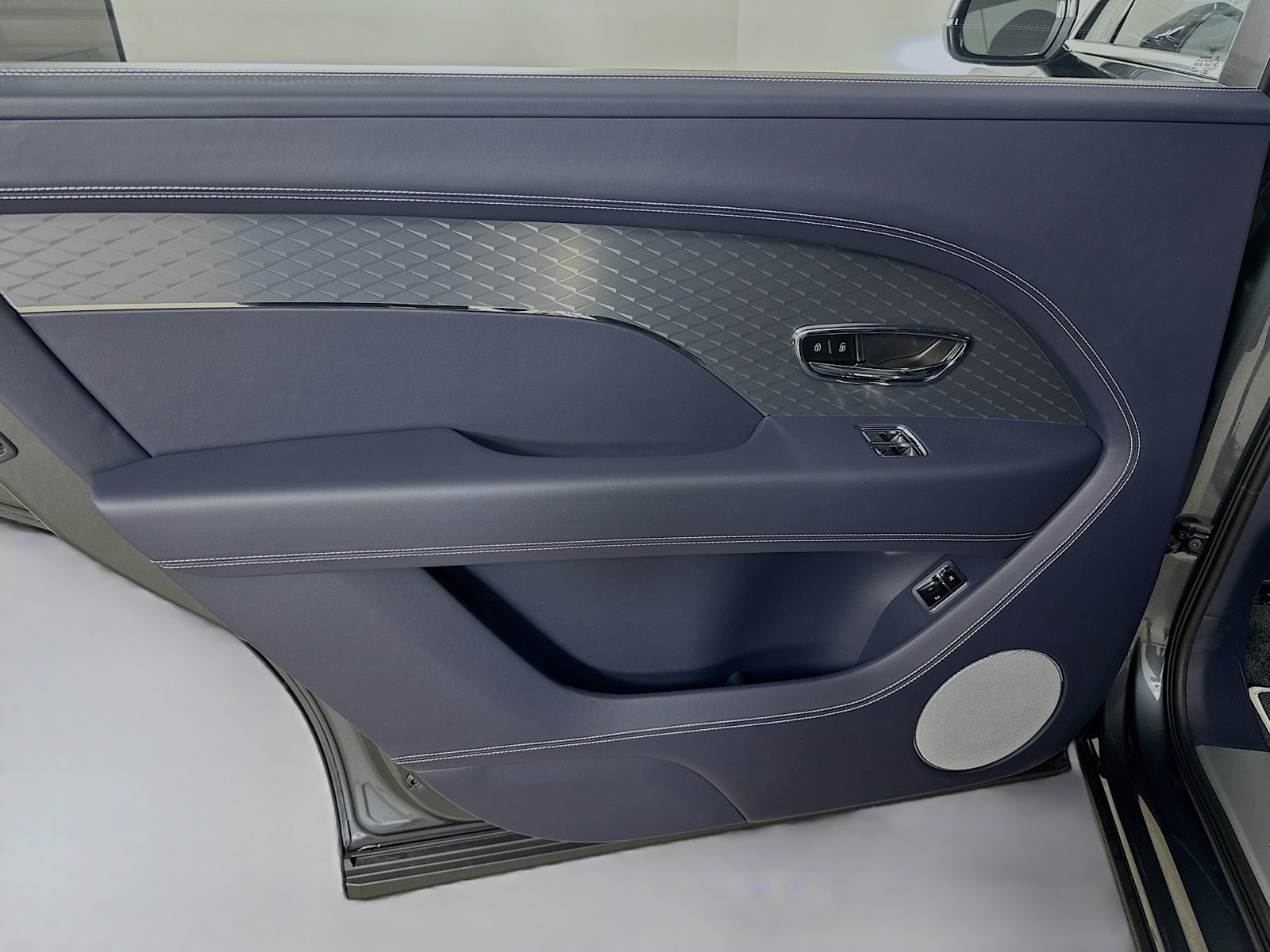 New 2026 Bentley Bentayga Extended Wheelbase AWD/4WD image 38