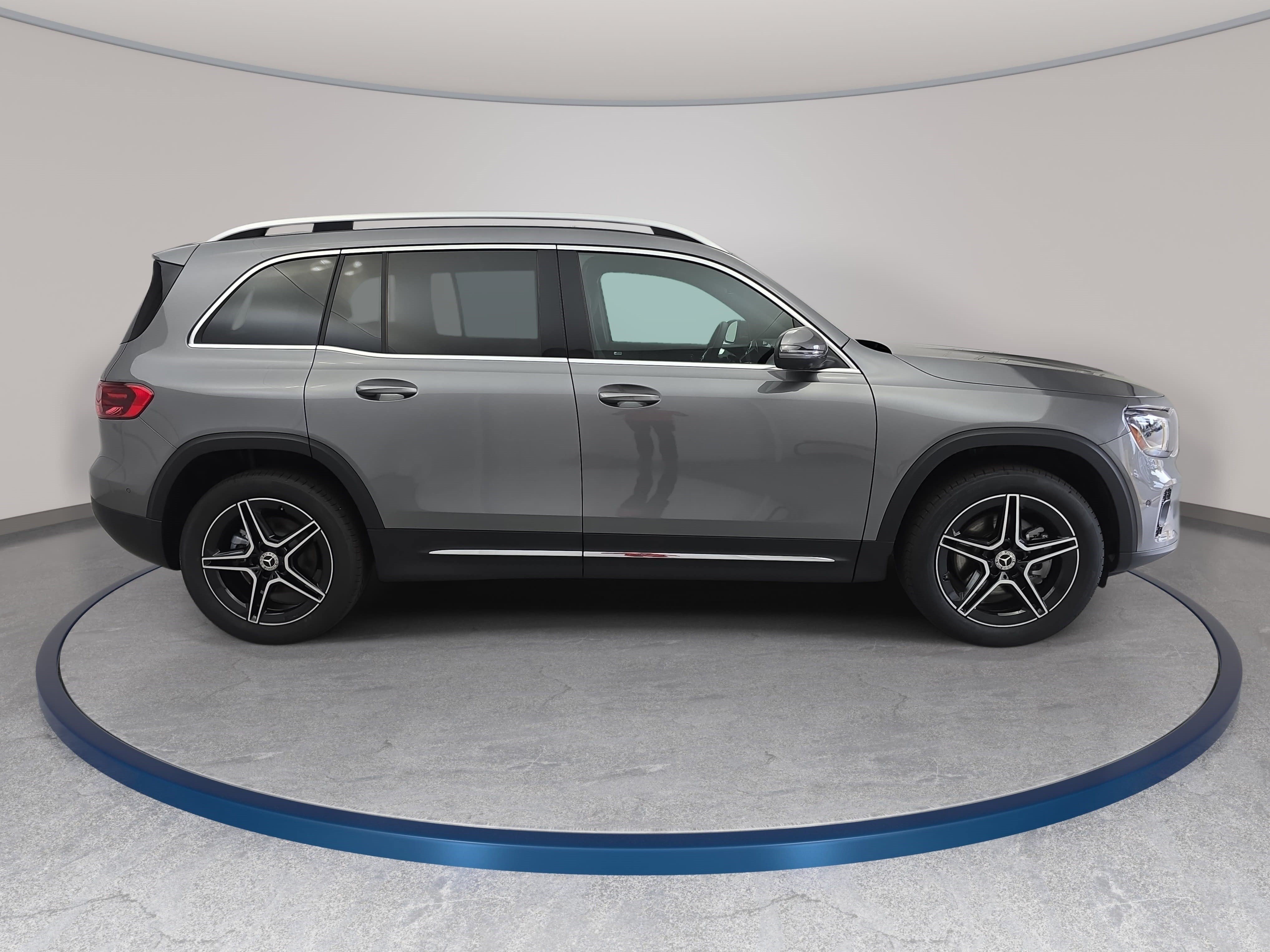 New 2026 Mercedes-Benz GLB 250 image 4