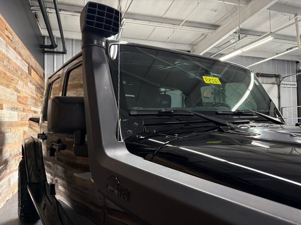 Used 2016 Jeep Wrangler Unlimited Rubicon w/ Connectivity Group AWD/4WD image 10