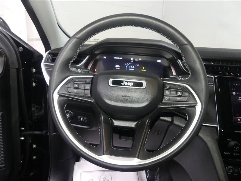 Used 2023 Jeep Grand Cherokee Laredo w/ Luxury Tech Group I AWD/4WD image 31