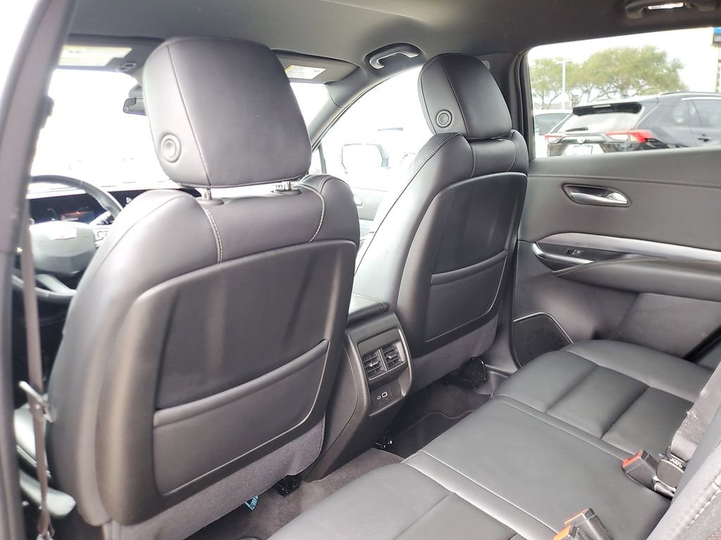 Used 2025 Cadillac XT4 Premium Luxury image 9