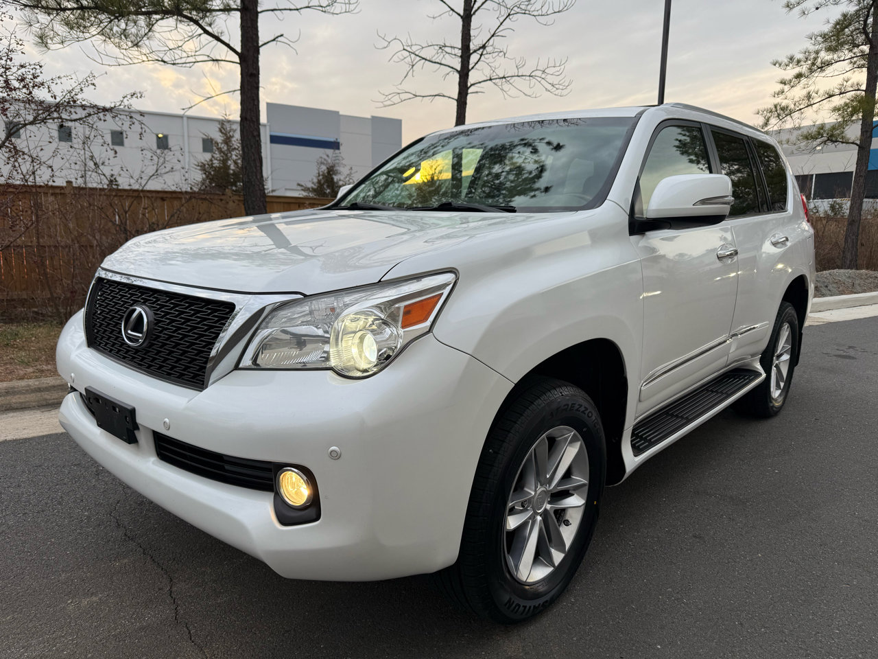 Used 2012 Lexus GX 460 w/ Comfort Plus Pkg image 2