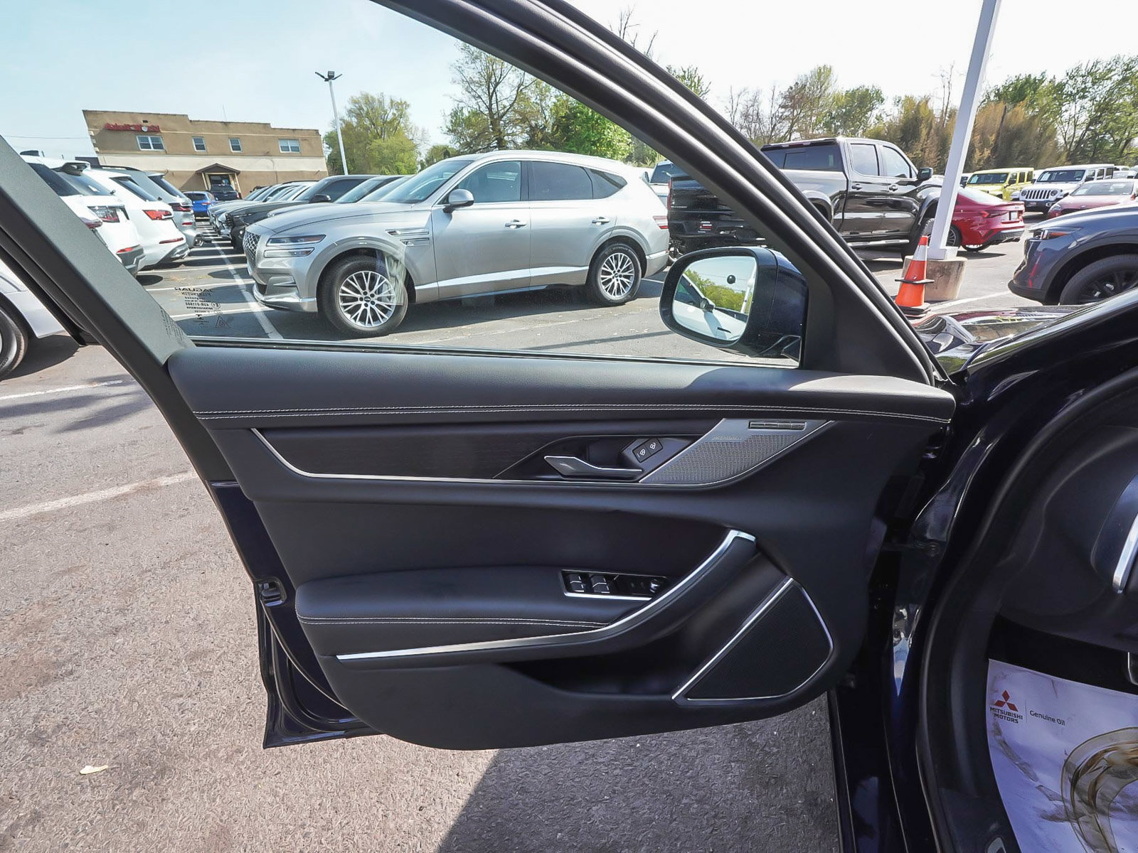 Used 2023 Jaguar XF R-Dynamic SE AWD/4WD image 7