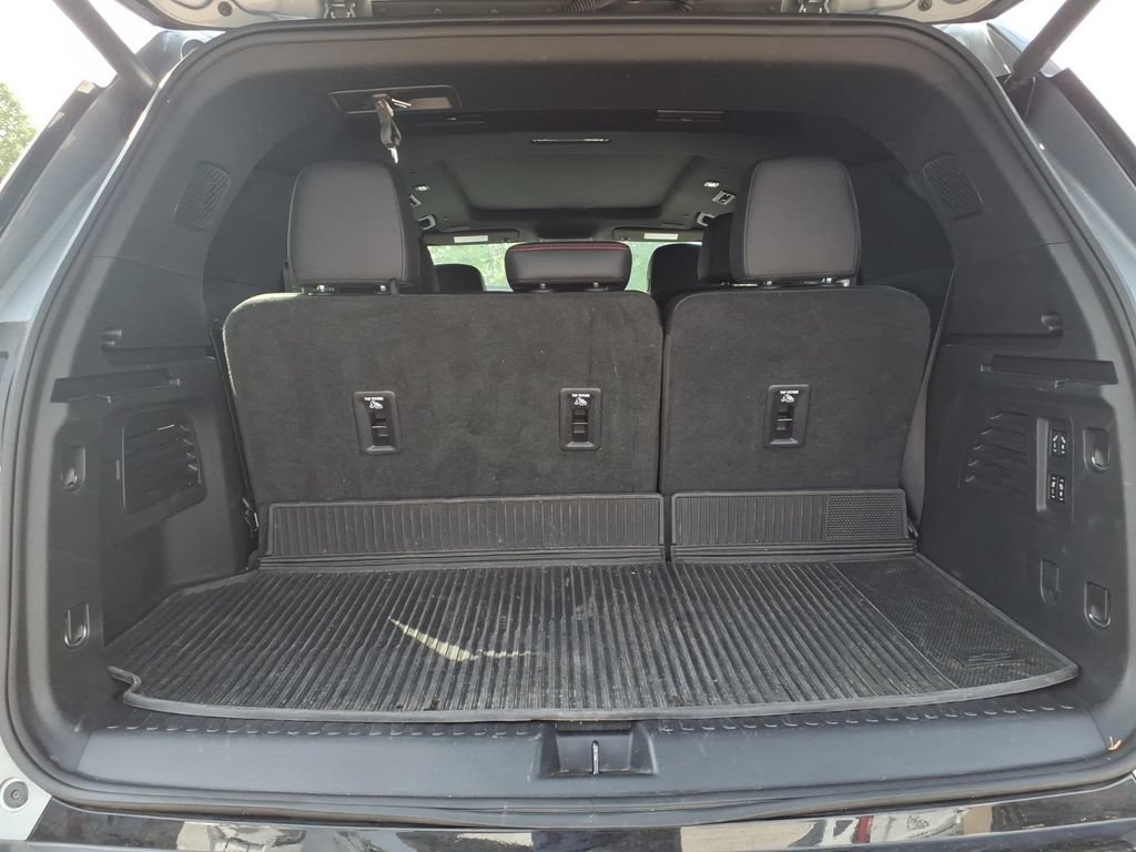 Used 2024 Chevrolet Traverse RS w/ LPO, Floor Liner Package AWD/4WD image 8