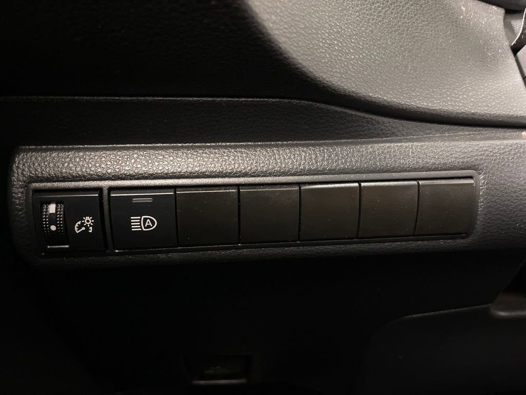 Used 2021 Toyota Corolla LE image 28