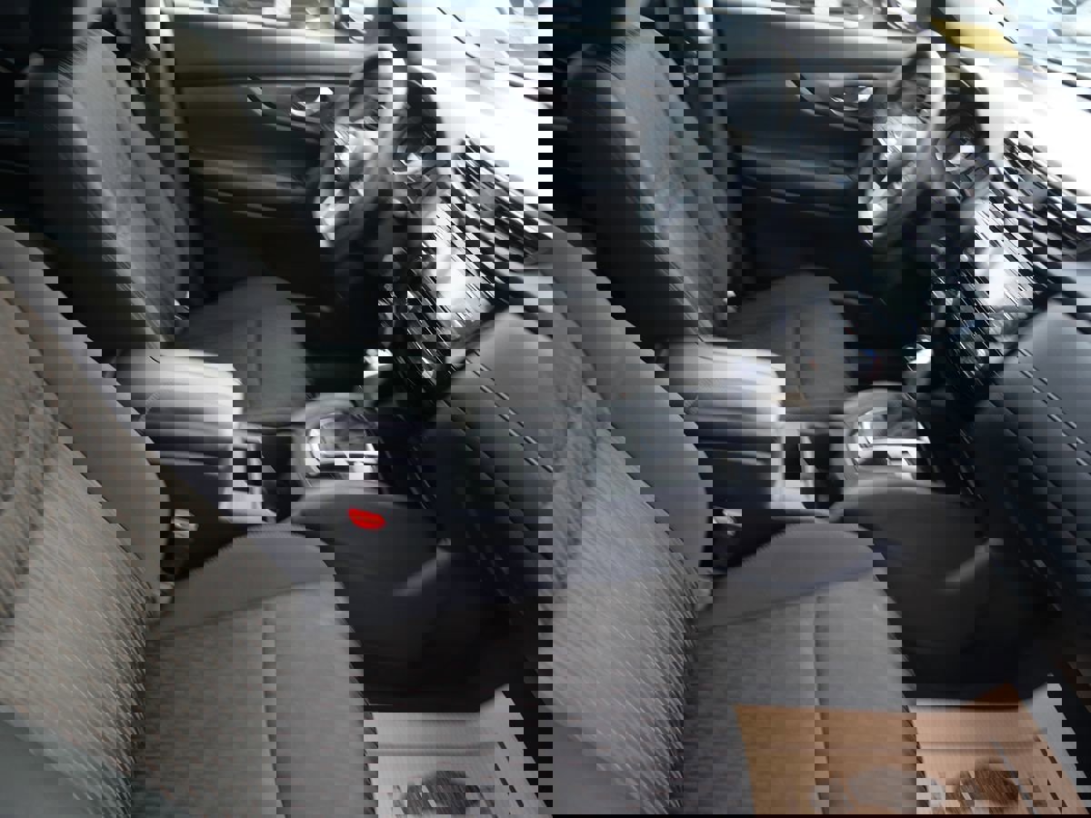 Used 2017 Nissan Rogue S image 27