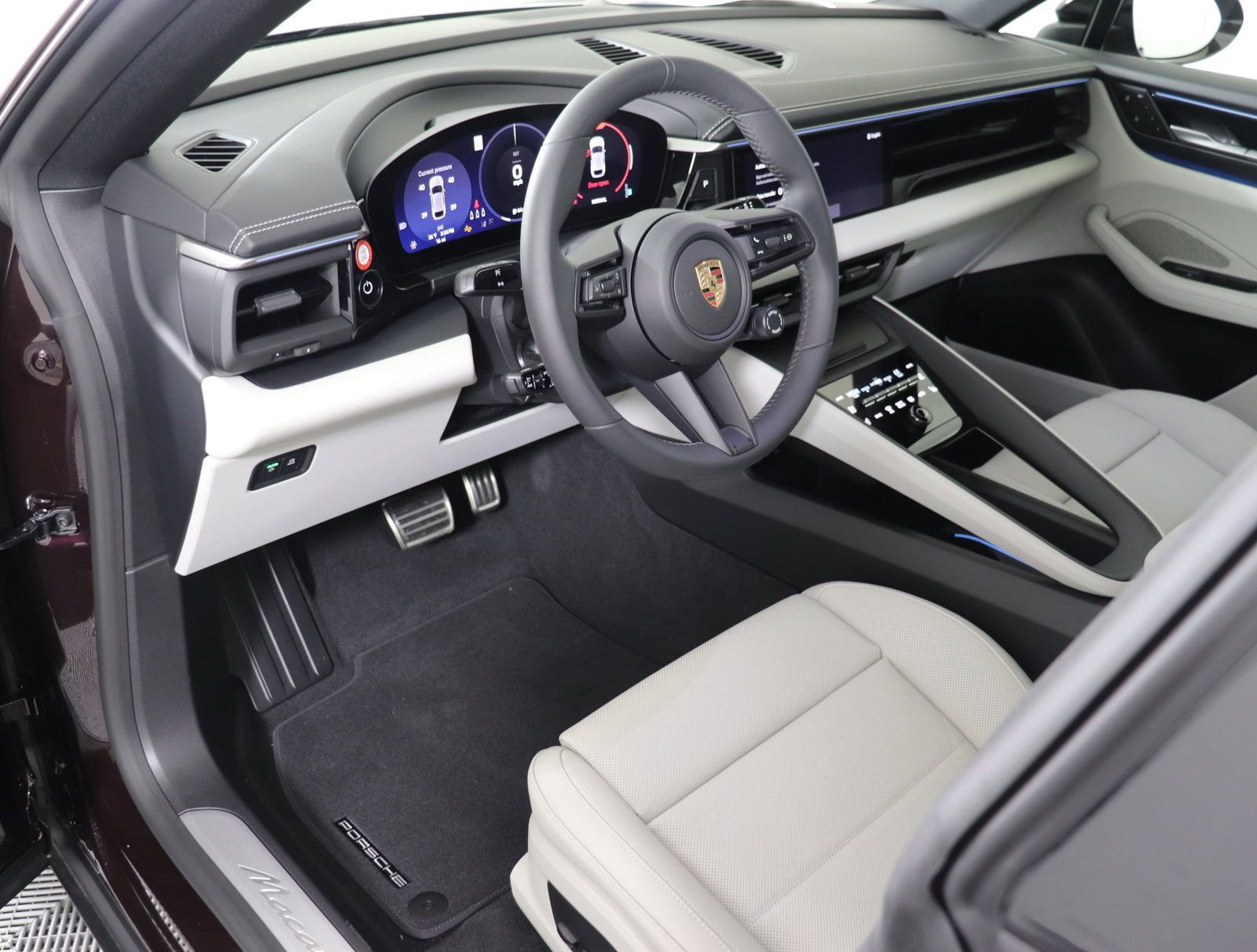 Certified 2025 Porsche Macan 4S Electric AWD/4WD image 4