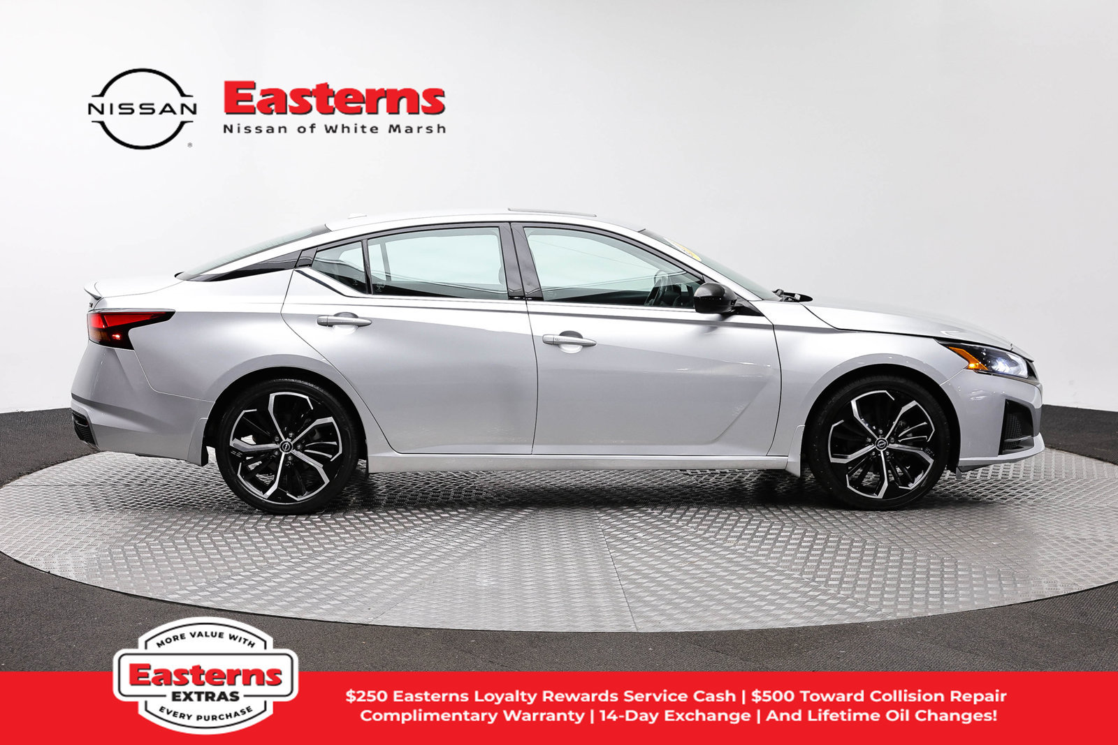 Used 2023 Nissan Altima 2.5 SR w/ SR Premium Package FWD image 4