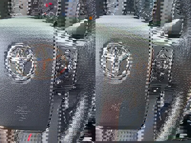 Used 2017 Toyota Tacoma TRD Off-Road w/ Premium & Technology Package image 34