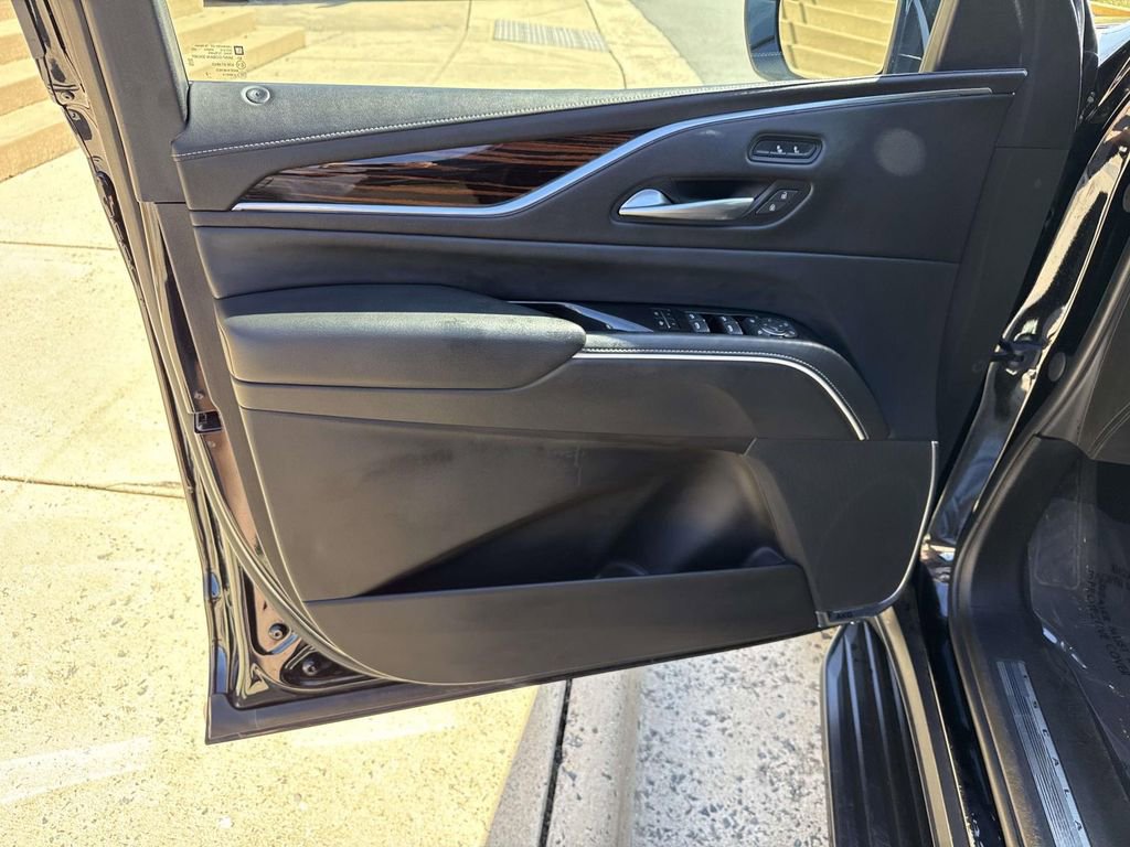Used 2022 Cadillac Escalade ESV Luxury image 27