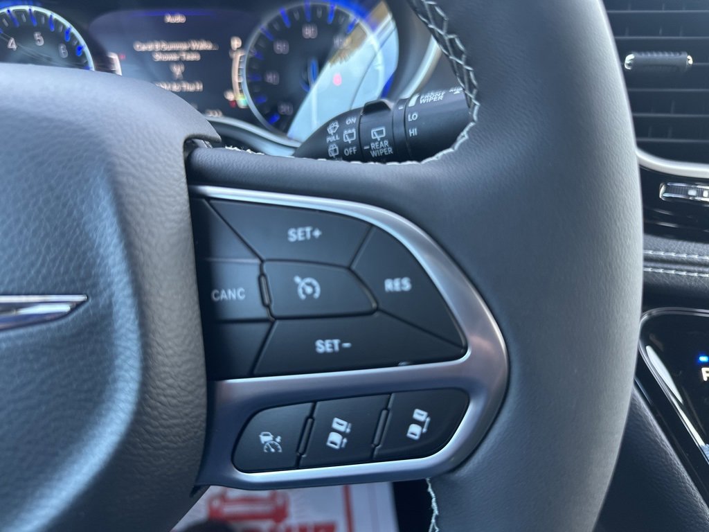 New 2026 Chrysler Pacifica Select image 25