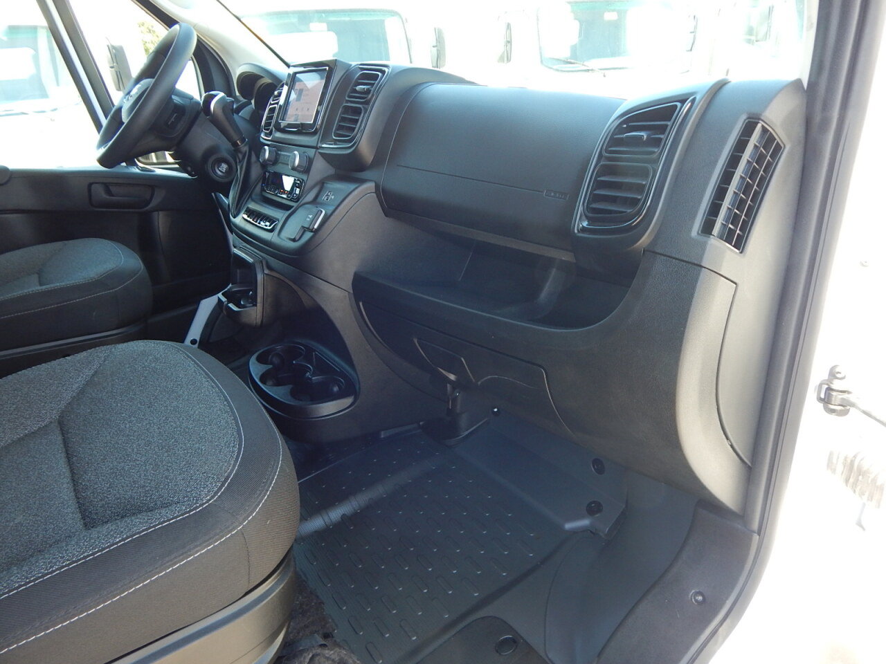 Used 2025 RAM ProMaster 2500 w/ U-Haul Equipment Group FWD image 18
