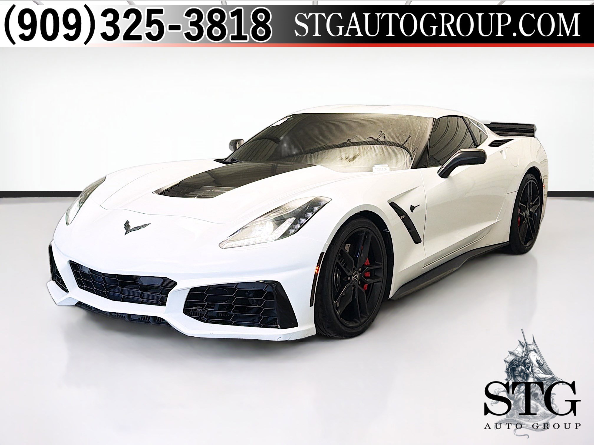 Used 2017 Chevrolet Corvette Stingray Coupe w/ Carbon Flash Badge Package image 1