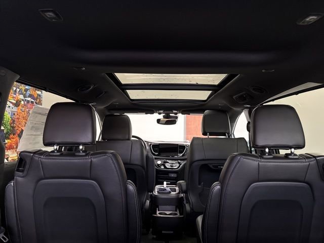 New 2026 Chrysler Pacifica Select image 43