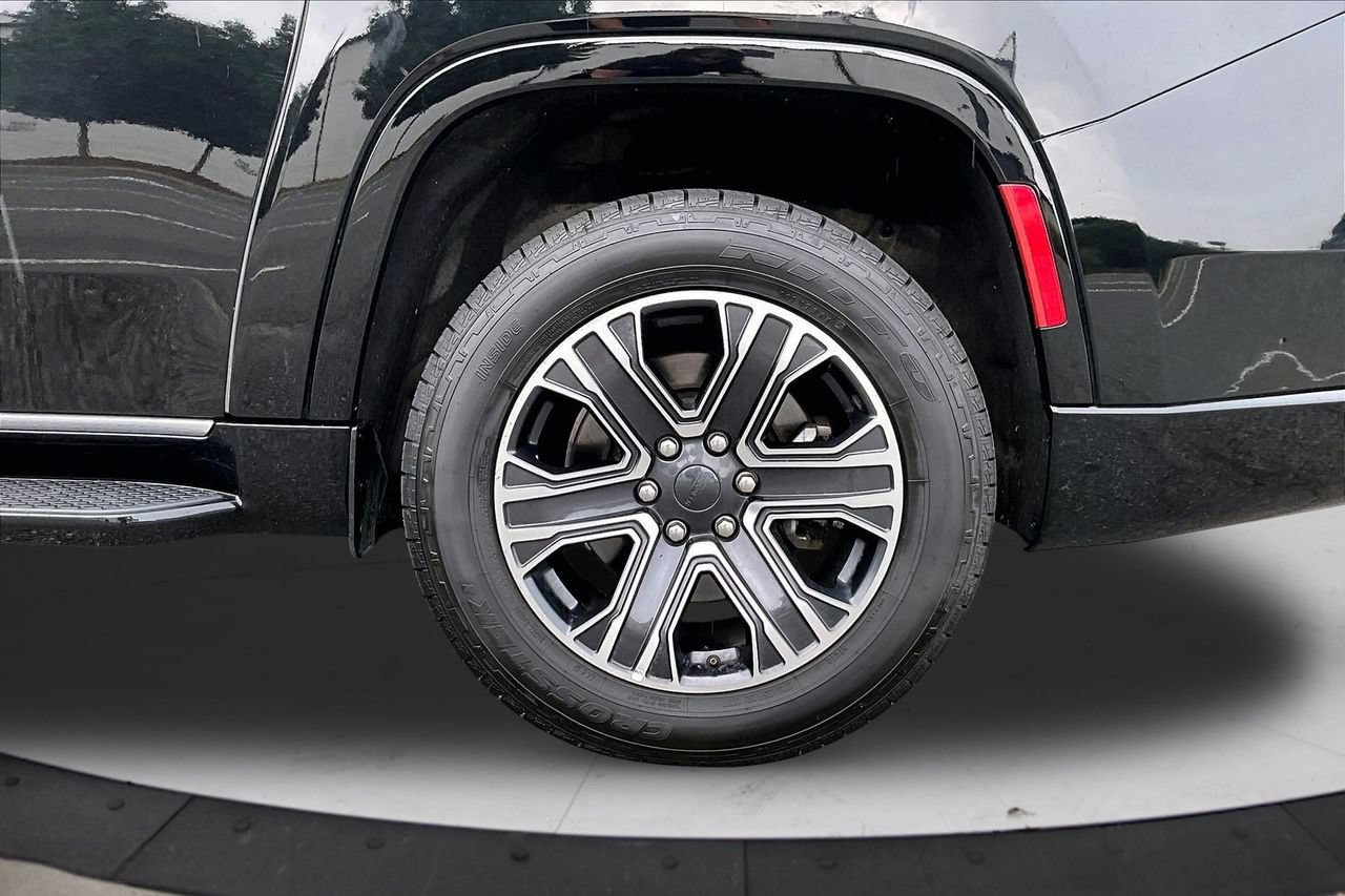 Certified 2024 Jeep Wagoneer L Series II AWD/4WD image 35