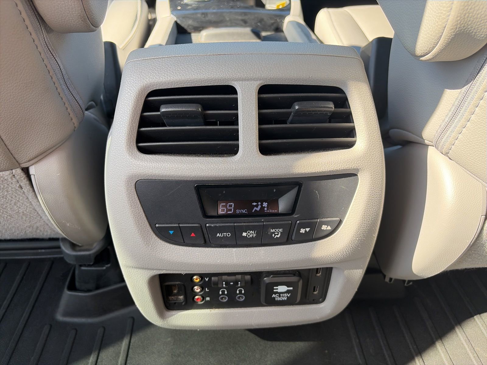 Used 2018 Honda Pilot Touring image 20