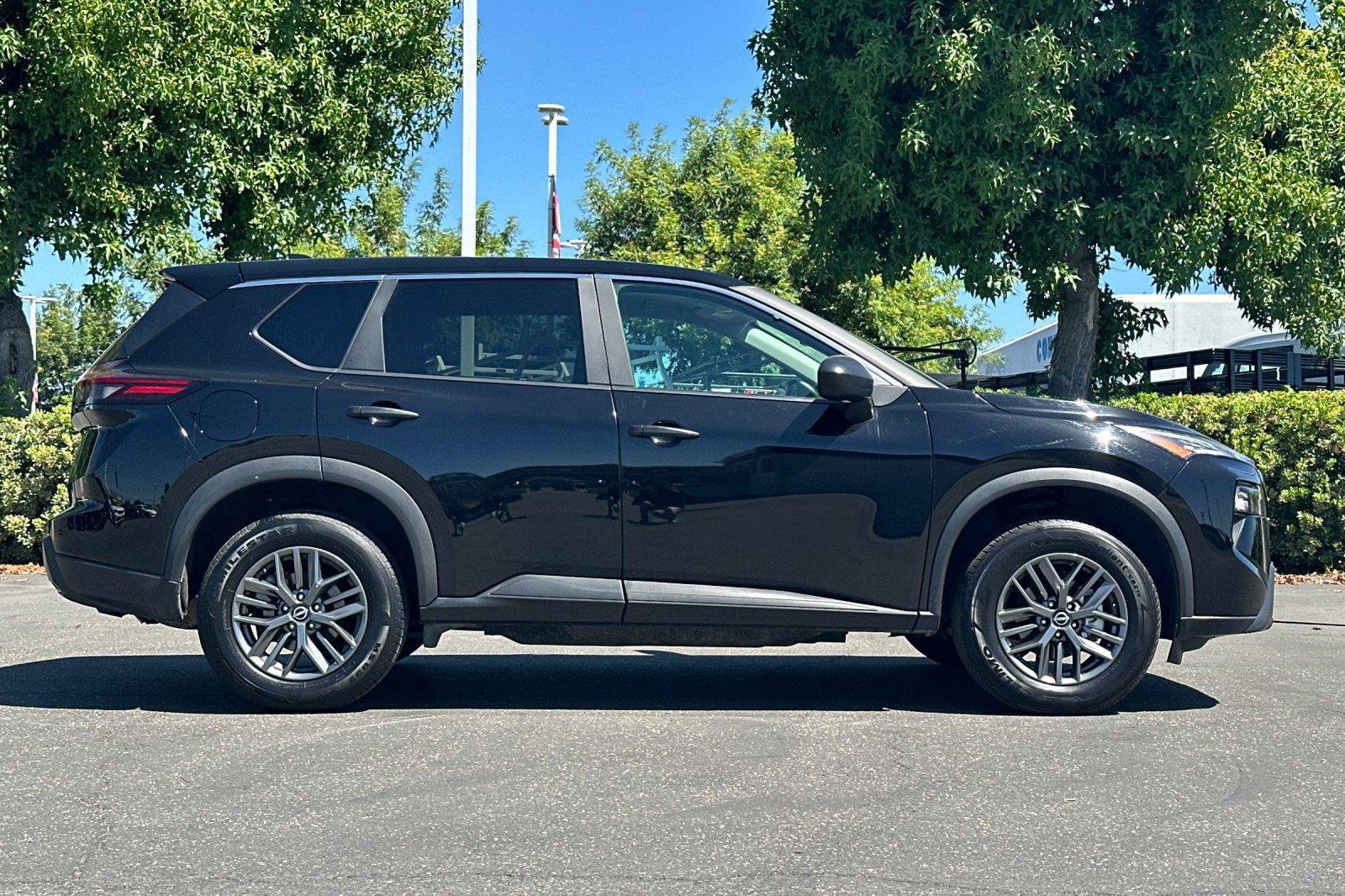 Certified 2024 Nissan Rogue S FWD image 3