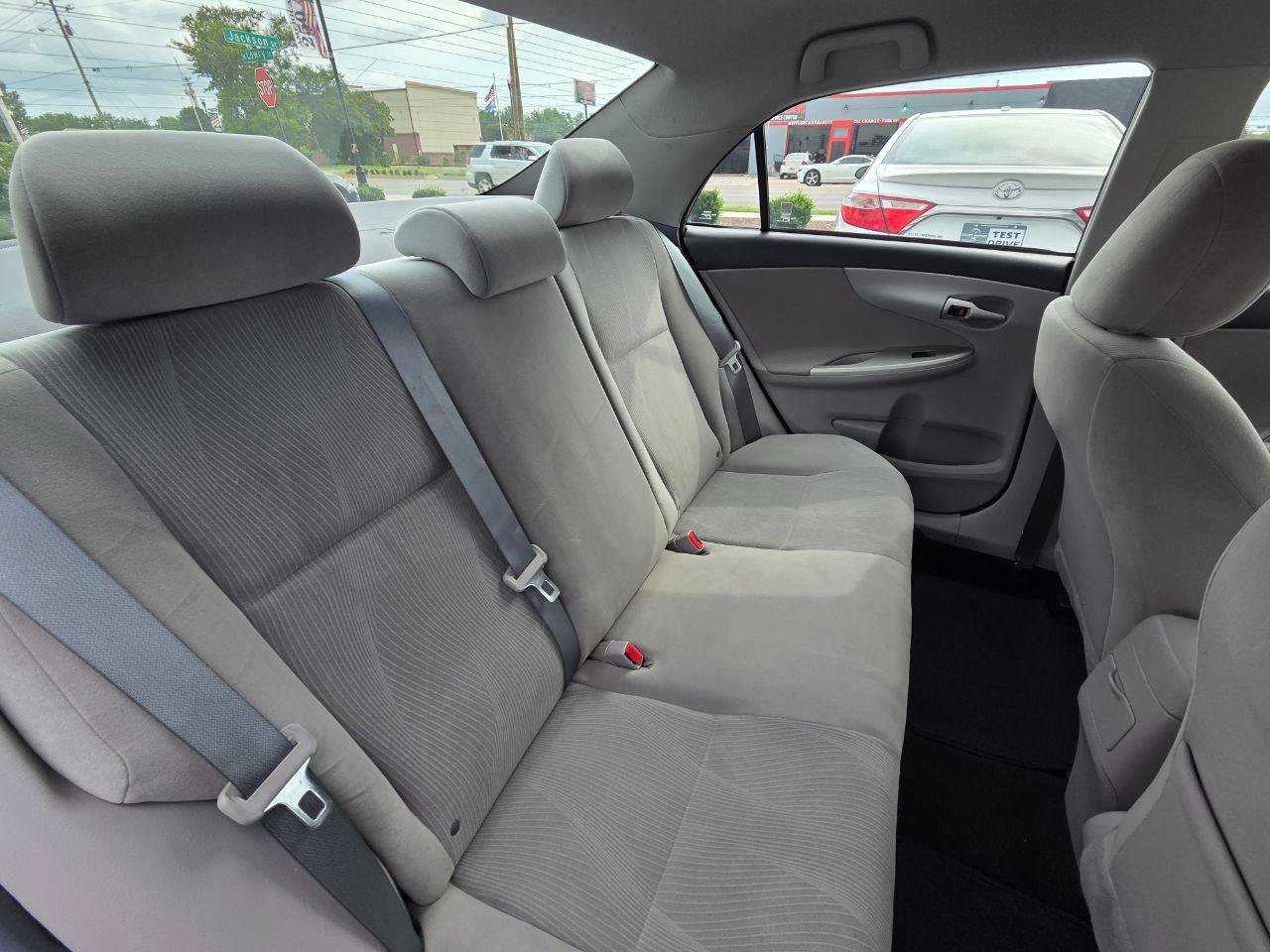 Used 2012 Toyota Corolla LE FWD image 17