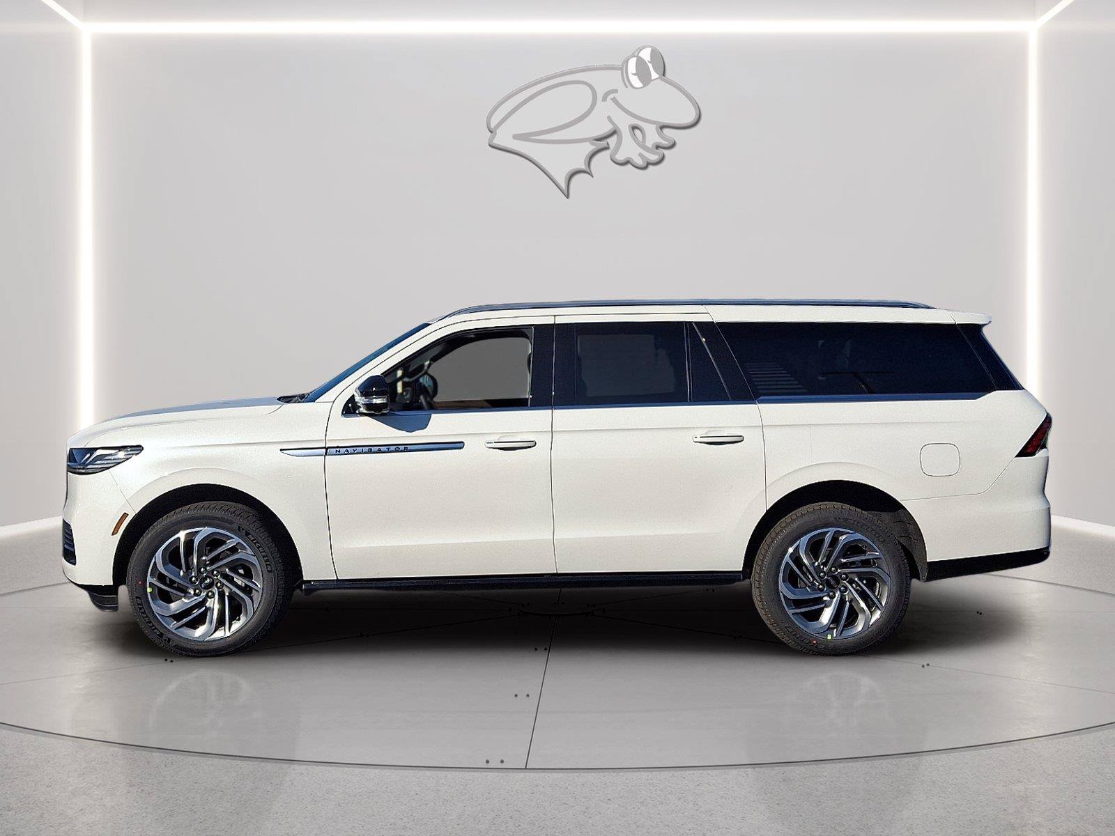 New 2026 Lincoln Navigator L Reserve AWD/4WD image 2
