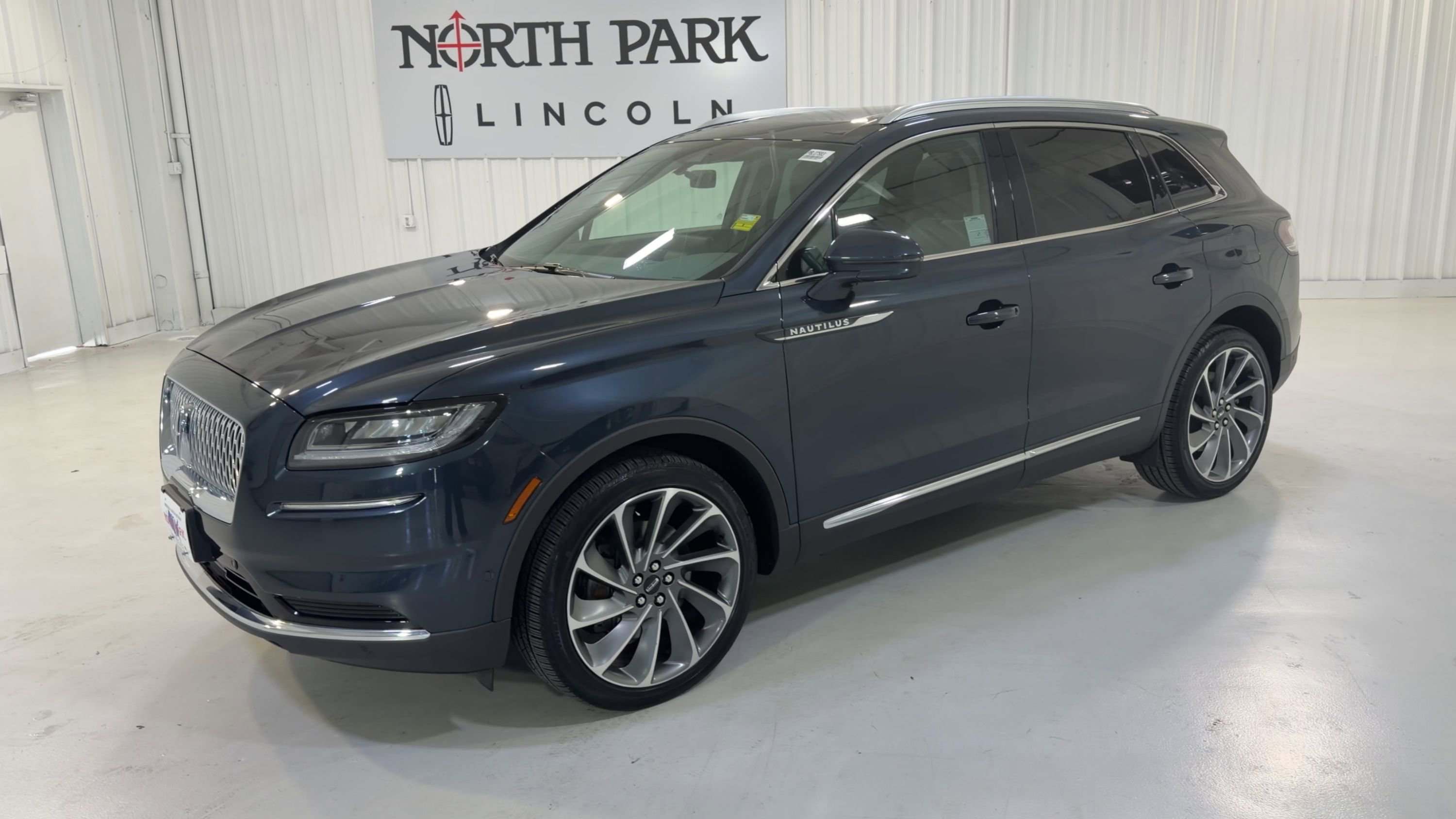 Used 2023 Lincoln Nautilus Reserve w/ Equipment Group 201A AWD/4WD image 5