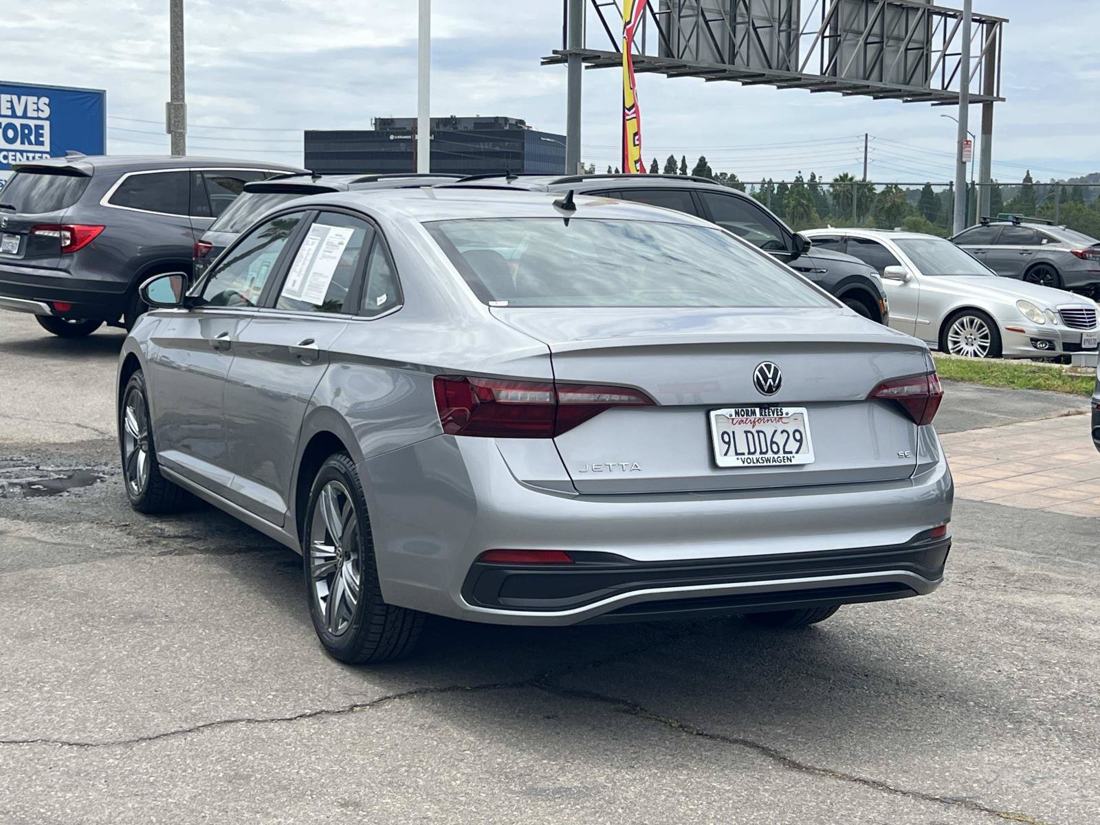 Certified 2024 Volkswagen Jetta SE FWD image 3