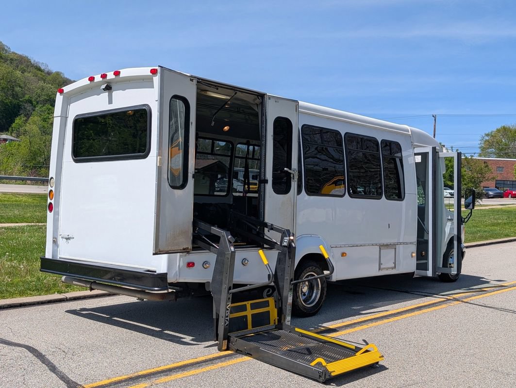 Used 2007 Ford E-450 and Econoline 450 RWD image 9