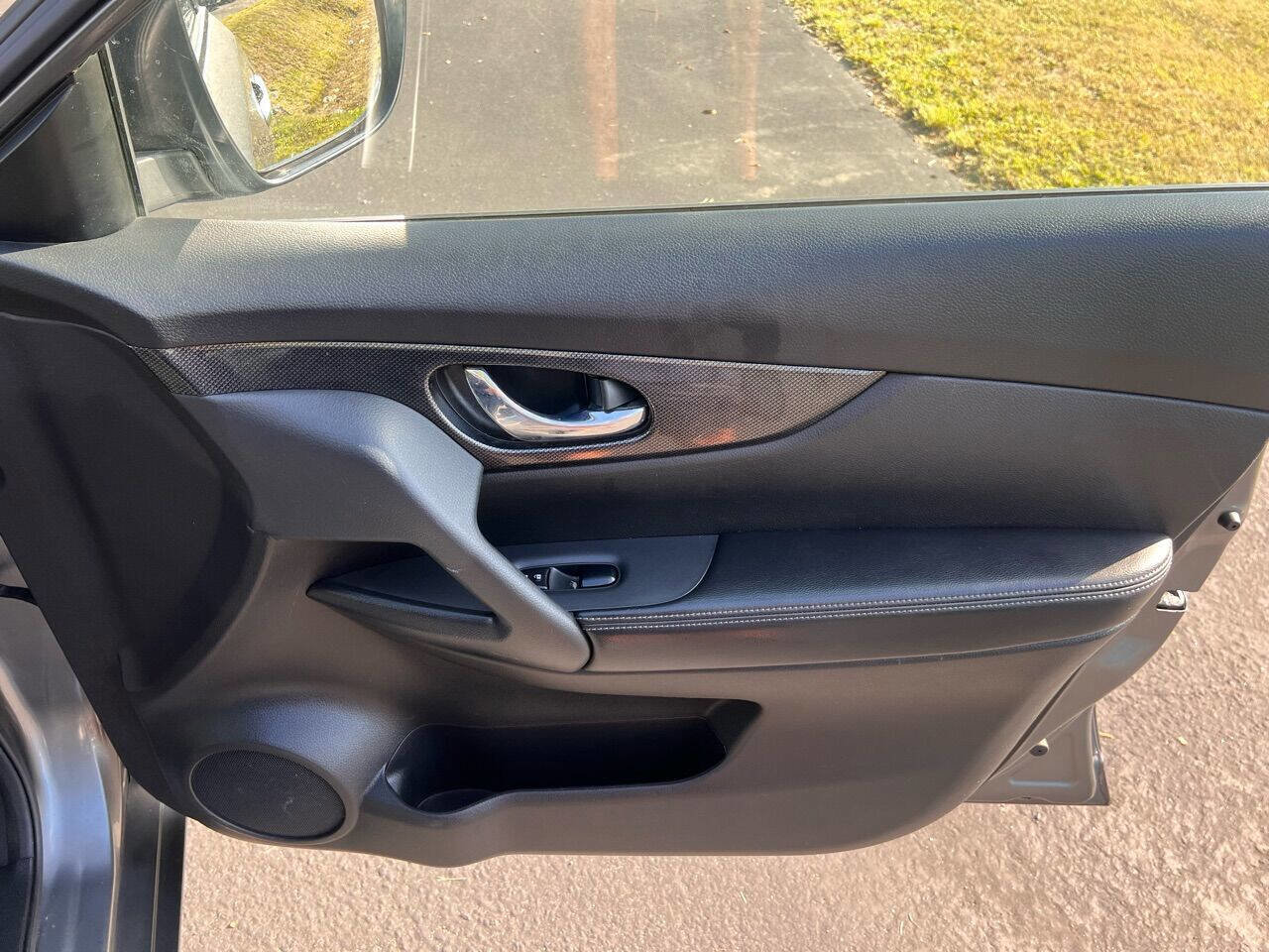 Used 2016 Nissan Rogue SL image 21