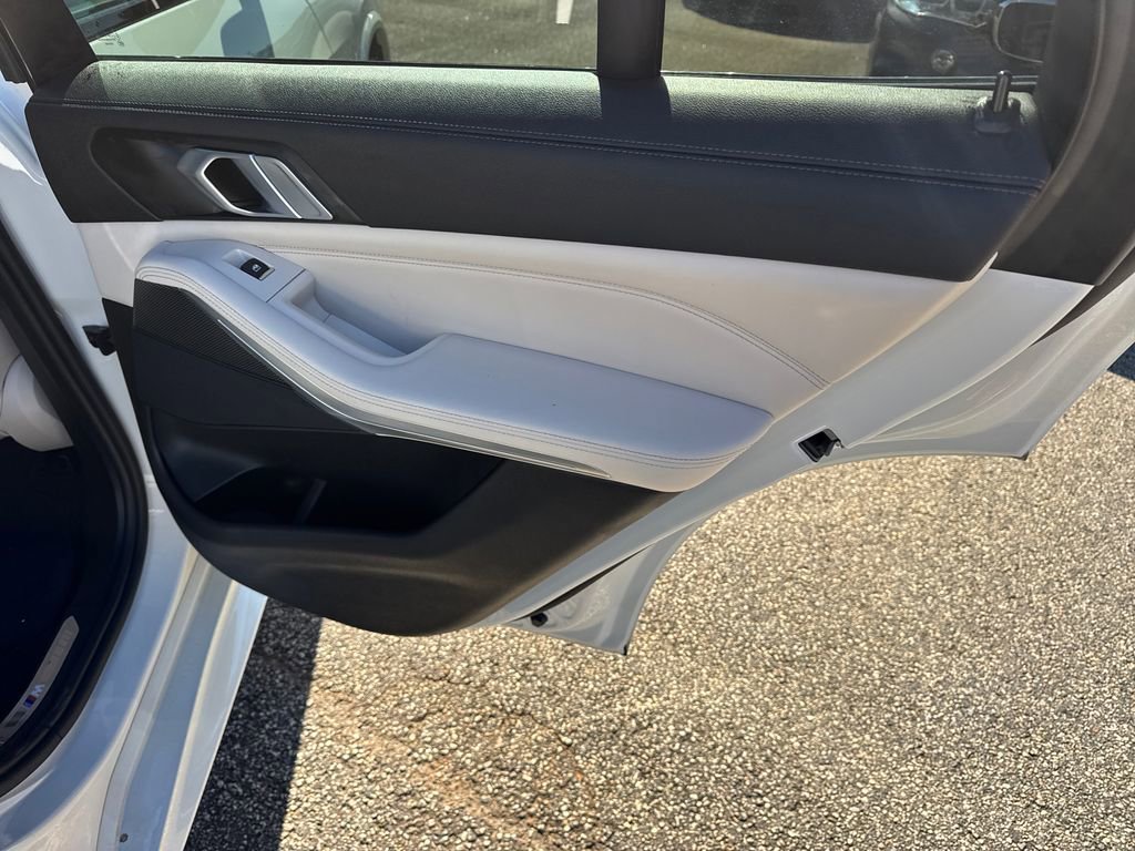 Used 2022 BMW X5 sDrive40i w/ M Sport Package RWD image 16