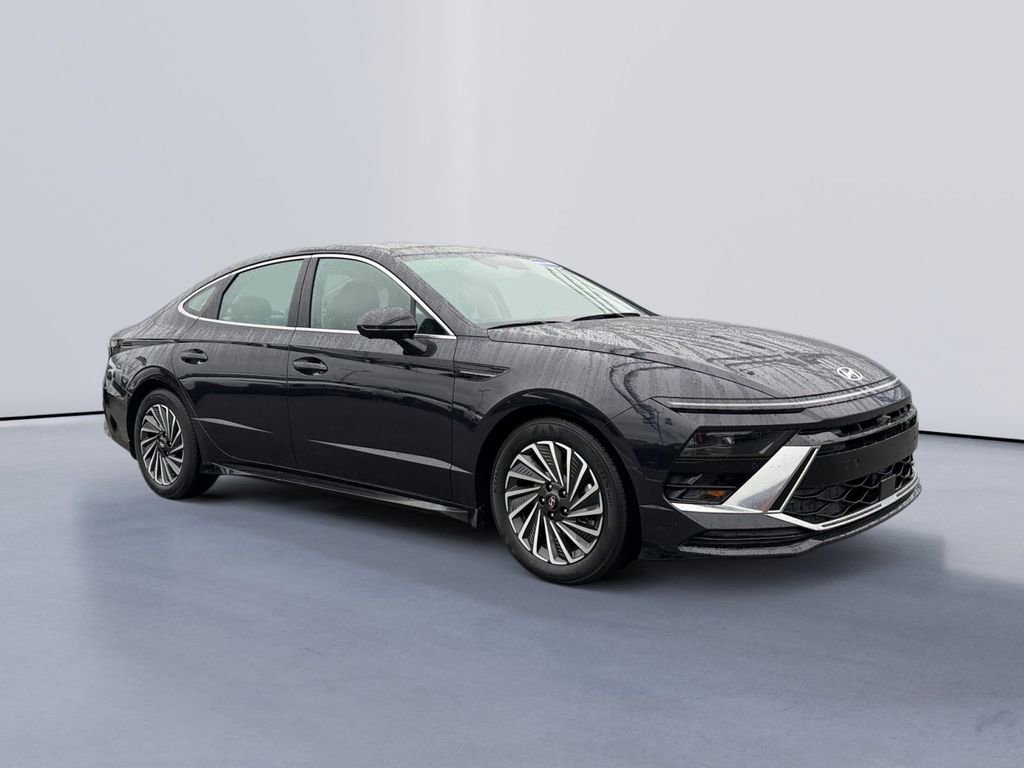 Certified 2025 Hyundai Sonata Limited FWD image 1
