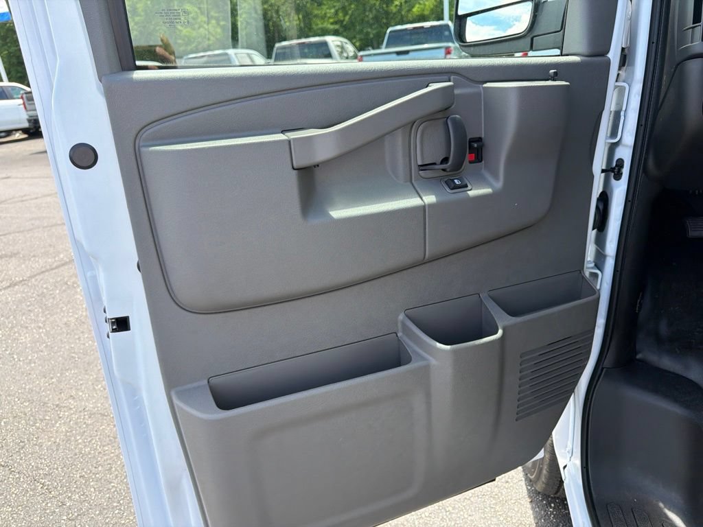 New 2026 Chevrolet Express 2500 Extended w/ Driver Convenience Package RWD image 7