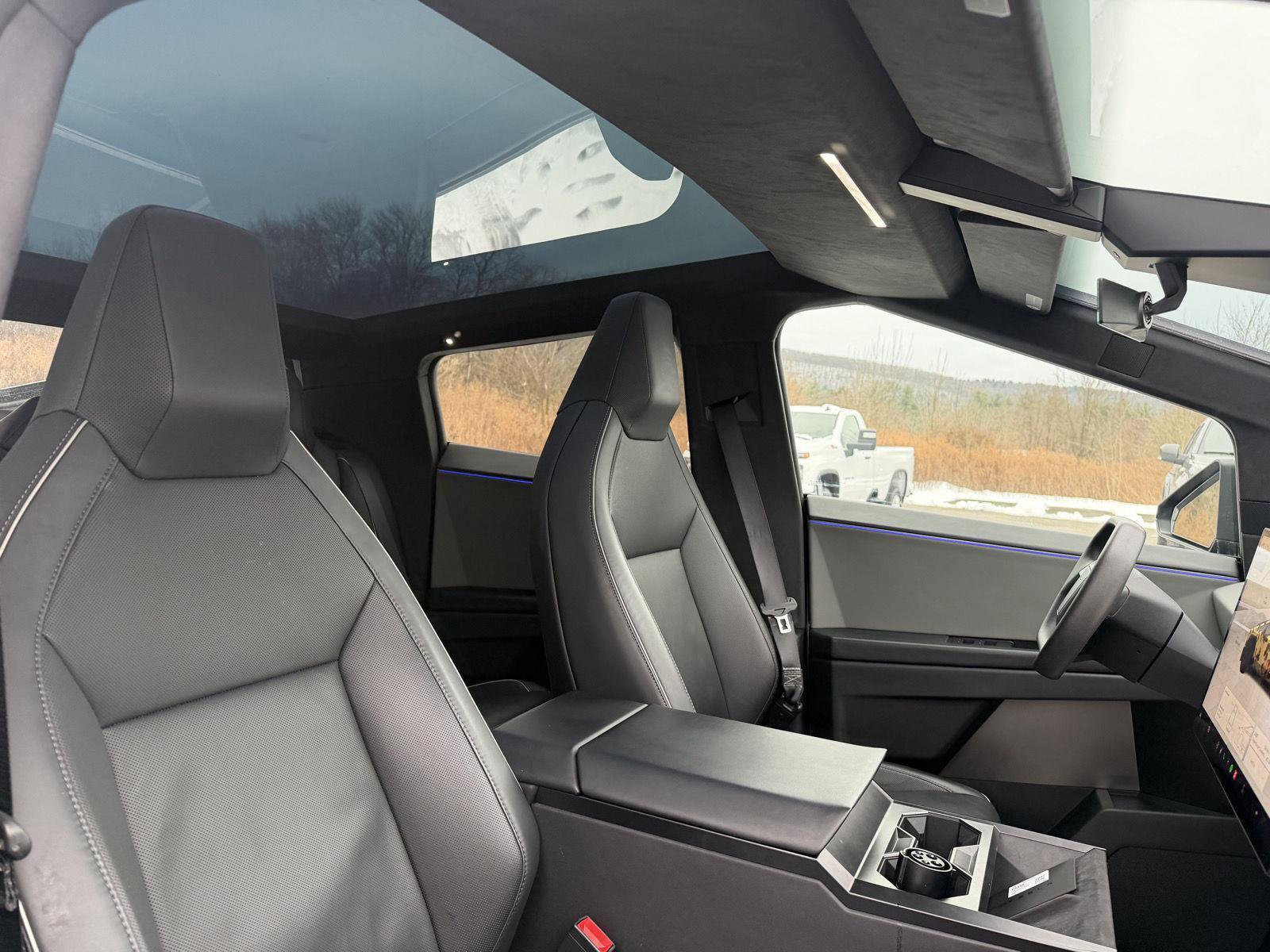 Used 2024 Tesla Cybertruck AWD Crew Cab image 23