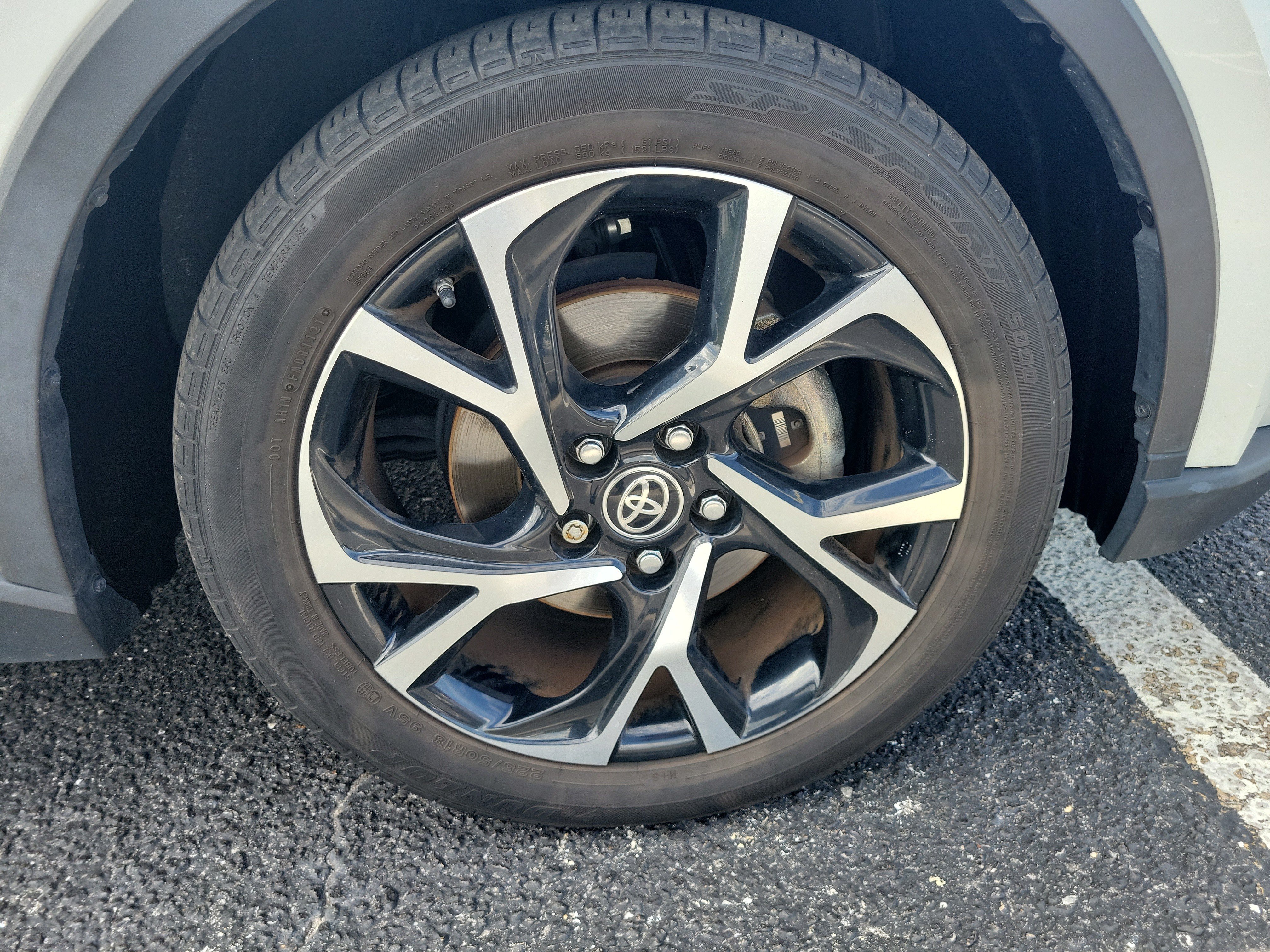 Used 2021 Toyota C-HR XLE FWD image 9