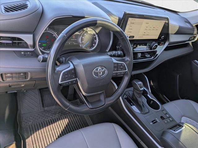 Used 2023 Toyota Highlander Bronze Edition image 10