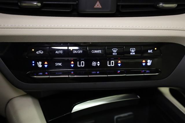 Used 2022 Buick Envision Avenir w/ Technology Package II image 23