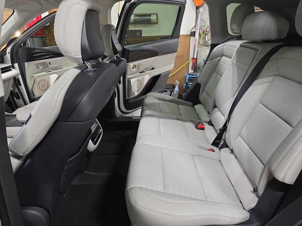Used 2026 Lincoln Nautilus Reserve AWD/4WD image 13