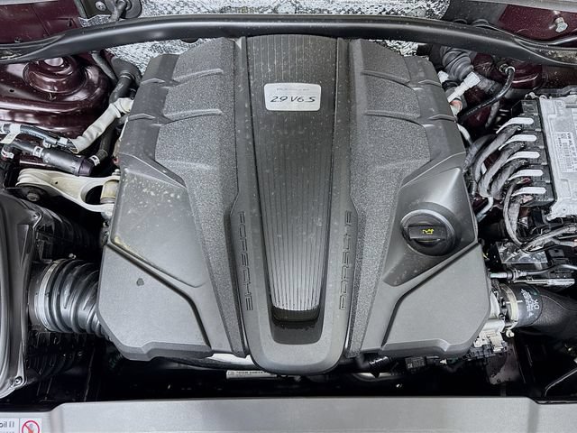 Certified 2025 Porsche Macan S AWD/4WD image 30