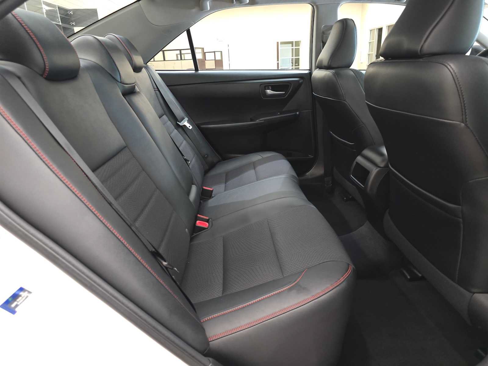 Used 2016 Toyota Camry SE w/ Moonroof Package FWD image 23