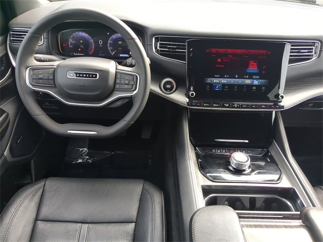 Used 2024 Jeep Wagoneer Series II w/ Flexible Seating Group image 17