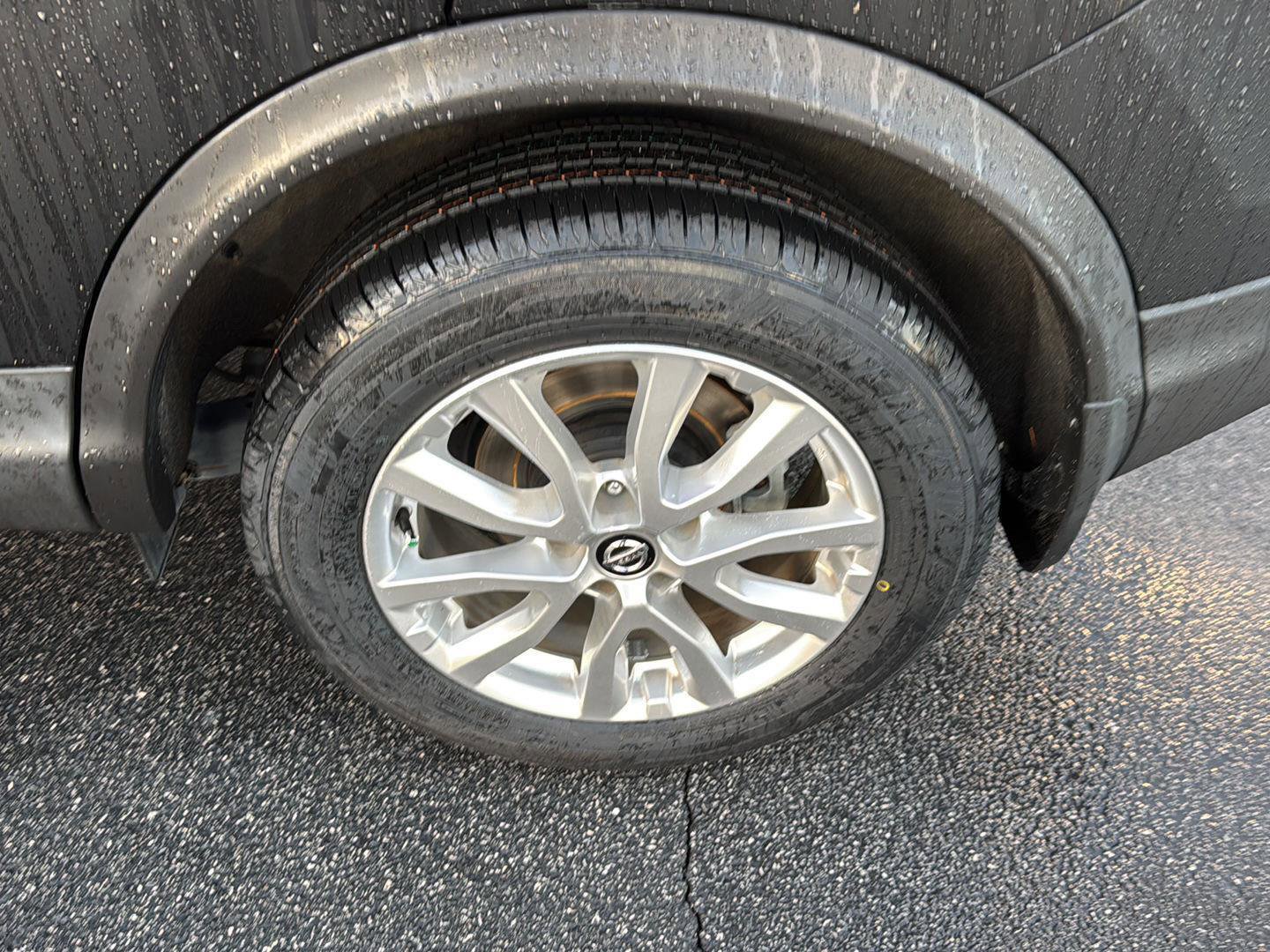 Used 2021 Nissan Rogue Sport SV image 32