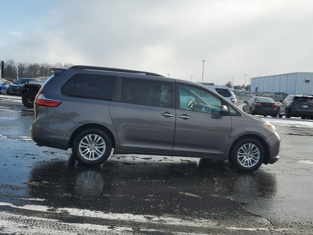 Used 2015 Toyota Sienna XLE image 8