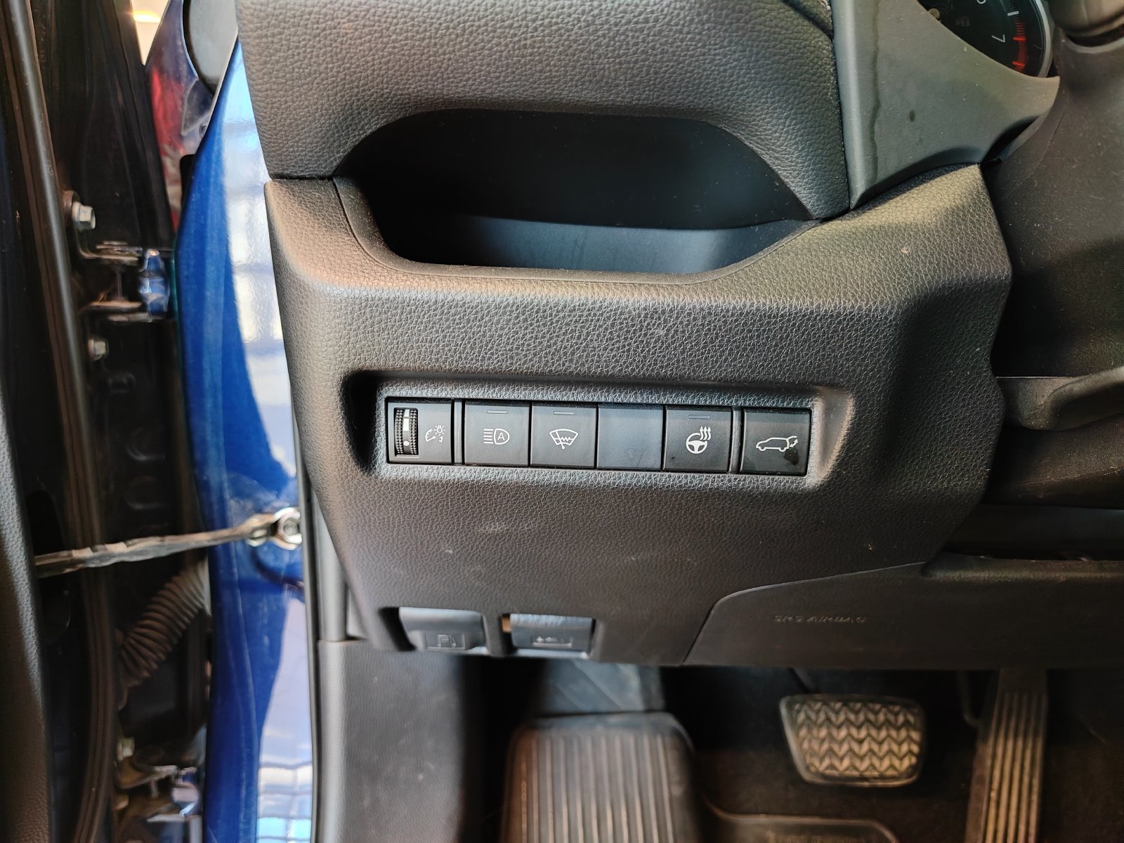 Used 2019 Toyota RAV4 XLE w/ Convenience Package AWD/4WD image 18