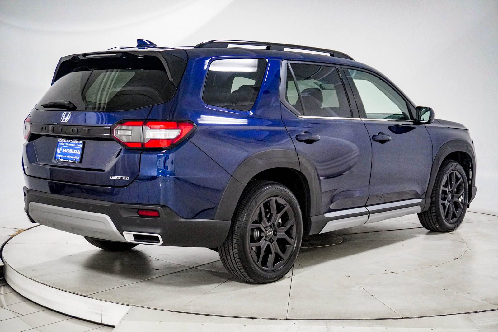 Certified 2025 Honda Pilot Touring image 11