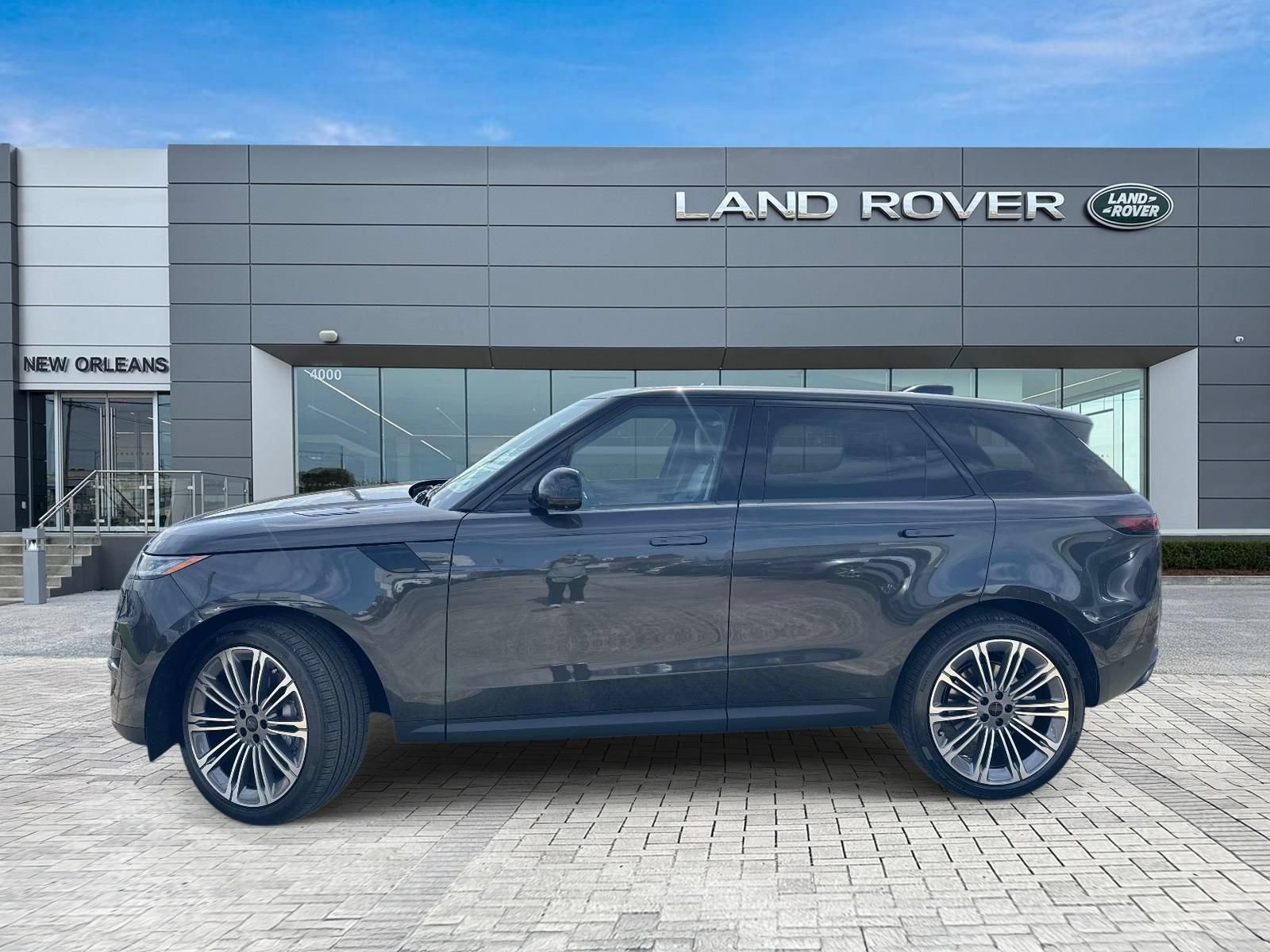 New 2026 Land Rover Range Rover Sport SE AWD/4WD image 2