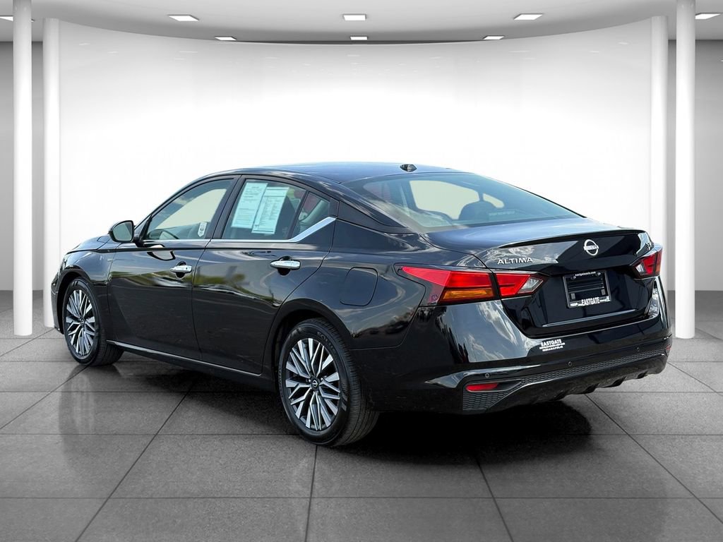 Used 2024 Nissan Altima 2.5 SV FWD image 5